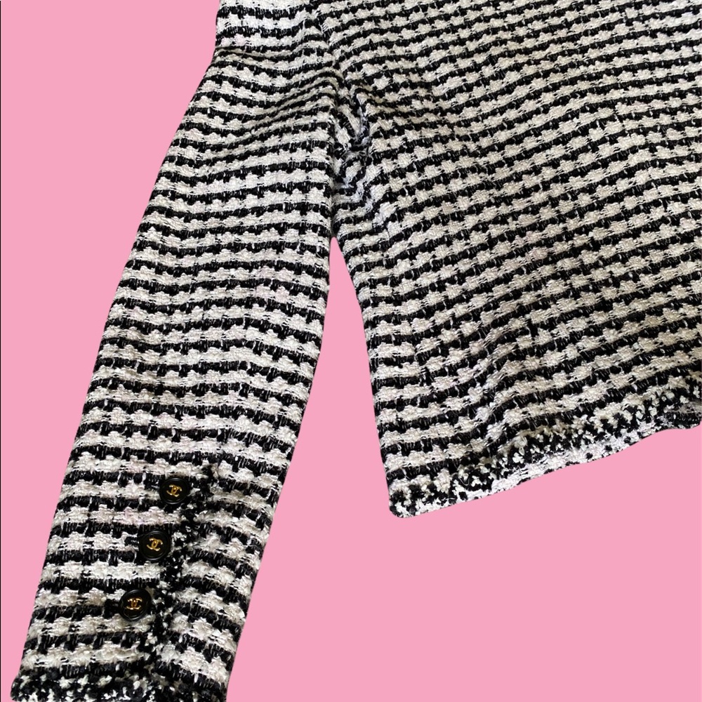Chanel Spring 1997 Classic Black and White Tweed Blazer Authentic Size Medium - Picture 7 of 8